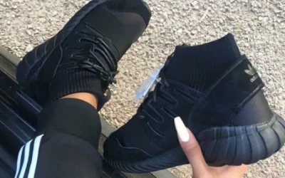 What are the best shoes for skydiving?