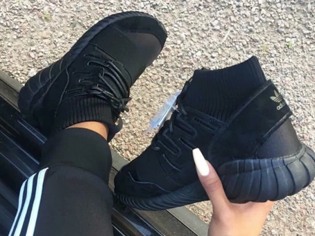 What are the best shoes for skydiving?